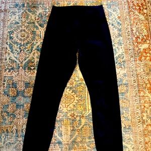 Lululemon size 6 black Wunder Under leggings